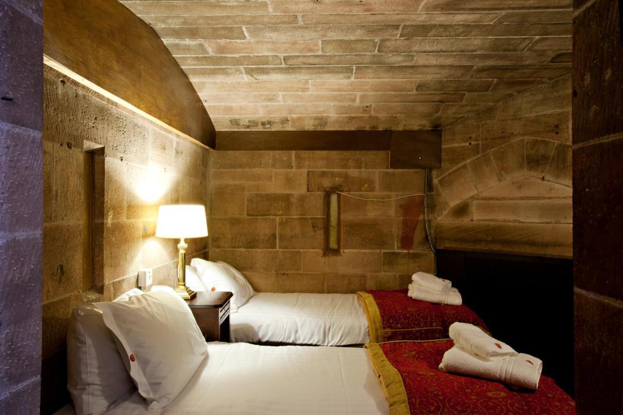 Peckforton Castle Tarporley Exteriör bild