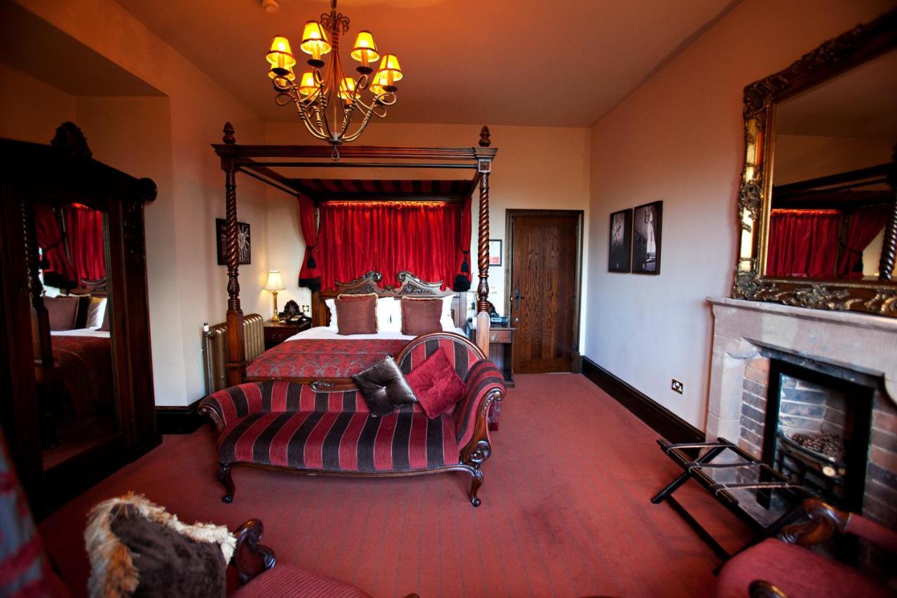 Peckforton Castle Tarporley Exteriör bild