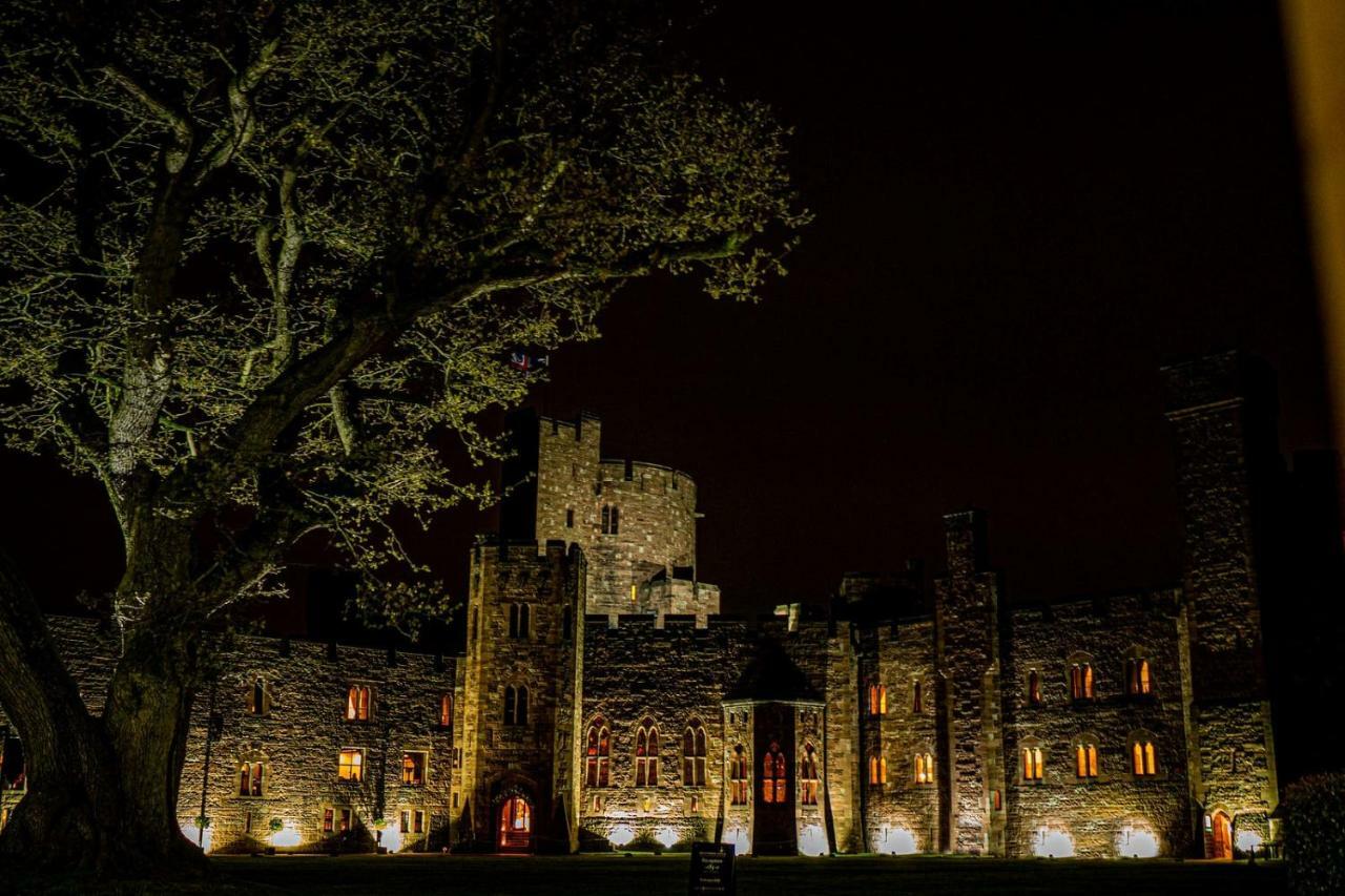 Peckforton Castle Tarporley Exteriör bild